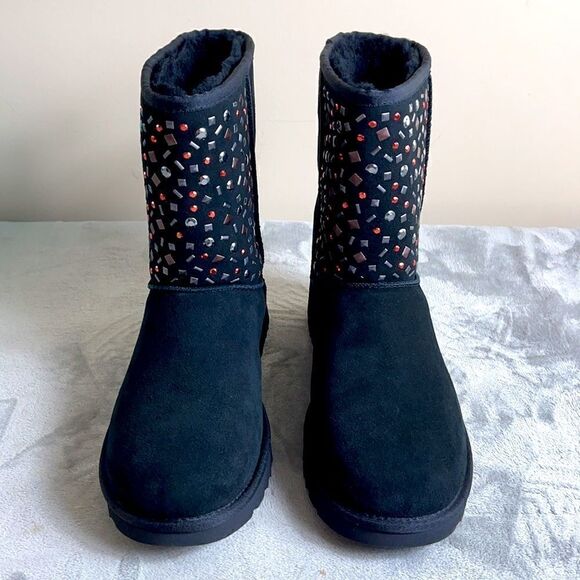 UGG CLASSIC Short Stud II - Picture 2 of 8